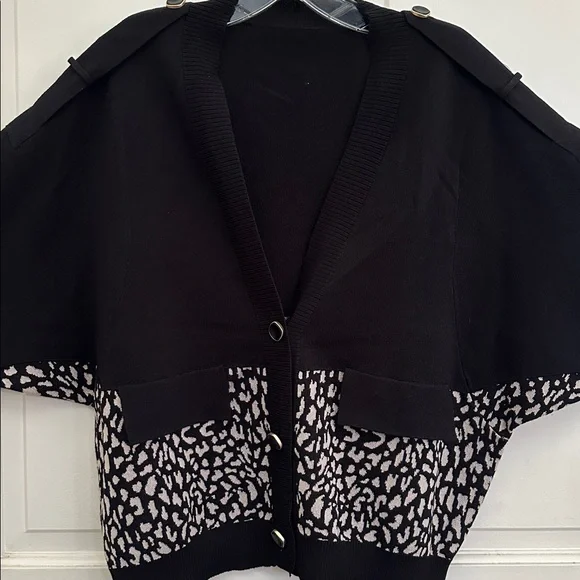 Chic Black and White Cheetah Leopard Patterned Button Front Sweater Cardigan M - Picture 3 of 8